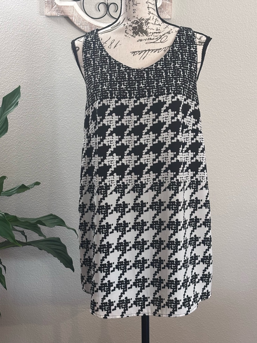 CAbi Black and White Houndstooth Sleeveless Mini Top